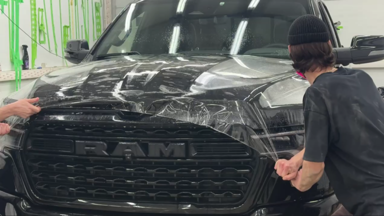 Полная оклейка кузова Dodge RAM в студии AvtoTon